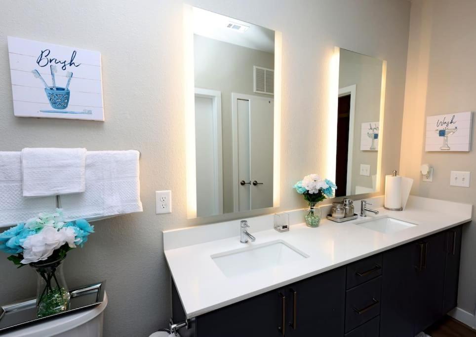 Comfortable Getaway Downtown Htx Houston Esterno foto